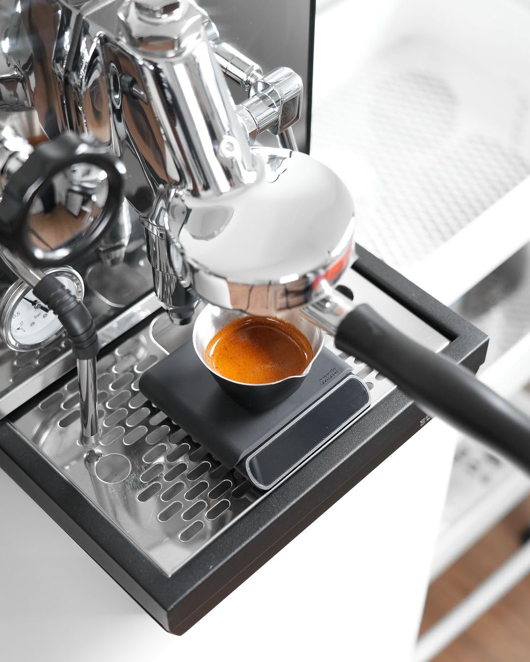 Normcore Pocket Coffee Scale V3, Pour Over Drip Espresso Scale, Barista Scale with Timer, Anodized Aluminum Body with Back-Lit LCD Display, Black - Image 3